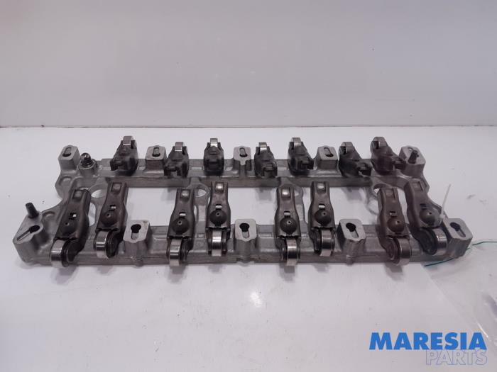 Usagé Axe culbuteur Peugeot Boxer (U9) 2.2 HDi 110 Euro 5 Prix € 190,58 Prix TTC proposé par Maresia Parts