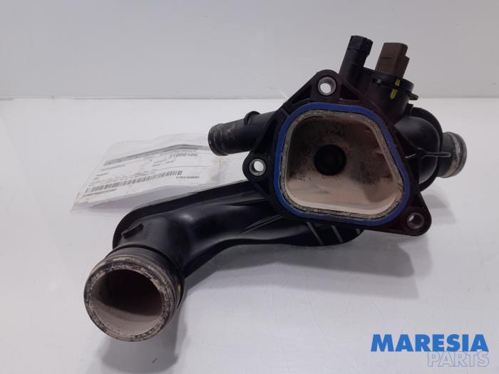Thermostat housing from a Peugeot 208 I (CA/CC/CK/CL) 1.6 Vti 16V 2012