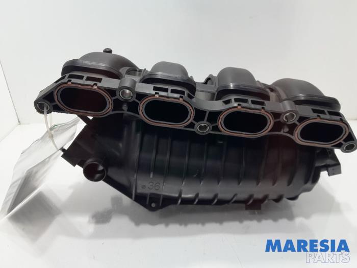 Intake manifold from a Peugeot 208 I (CA/CC/CK/CL) 1.6 Vti 16V 2012