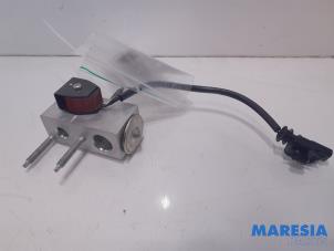 Used AC expansion valve Opel Corsa F (UB/UP) Electric 50kWh Price € 47,19 Inclusive VAT offered by Maresia Parts