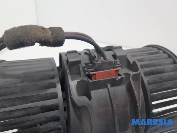 Heating and ventilation fan motor from a Renault Trafic (1FL/2FL/3FL/4FL) 1.6 dCi 95 2017