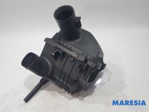 Używane Obudowa filtra powietrza Renault Trafic (1FL/2FL/3FL/4FL) 1.6 dCi 95 Cena € 60,50 Z VAT oferowane przez Maresia Parts