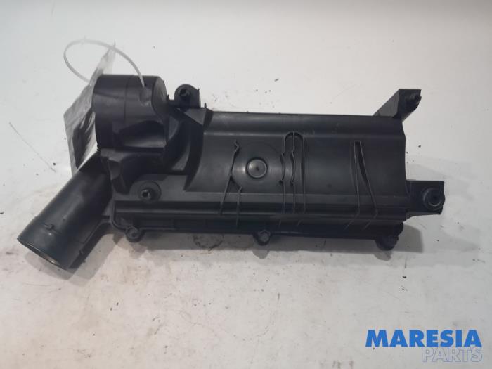 Air box from a Citroën C4 Picasso (3D/3E) 1.6 16V THP 155 2013