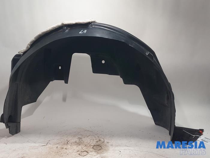 Wheel arch liner from a Peugeot 2008 (UD/UK/UR/US/UX) e-2008 50 kWh 2022