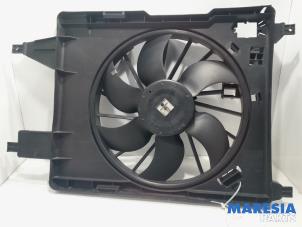 Used Fan motor Renault Grand Scénic II (JM) 2.0 16V Price € 40,00 Margin scheme offered by Maresia Parts