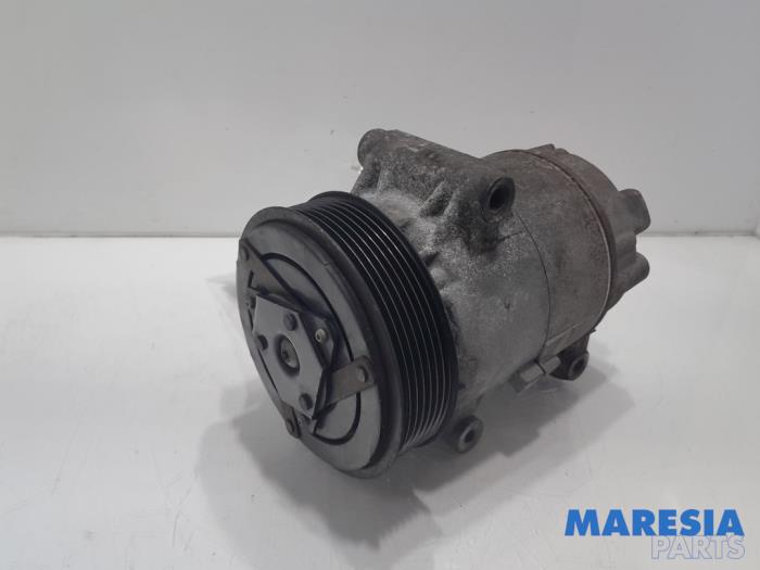 Air conditioning pump from a Renault Grand Scénic II (JM) 2.0 16V 2007