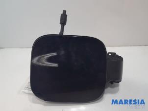 Used Tank cap cover Renault Captur (2R) 1.2 TCE 16V EDC Price € 25,00 Margin scheme offered by Maresia Parts