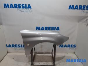 Used Front wing, right Peugeot 206 CC (2D) 1.6 16V Price € 75,00 Margin scheme offered by Maresia Parts