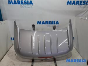 Używane Tylna klapa Peugeot 206 CC (2D) 1.6 16V Cena € 135,00 Procedura marży oferowane przez Maresia Parts