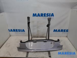 Used Tailgate Peugeot 206 CC (2D) 1.6 16V Price € 50,00 Margin scheme offered by Maresia Parts
