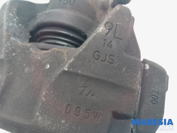 Front brake calliper, left from a Renault Captur (2R) 1.2 TCE 16V EDC 2018