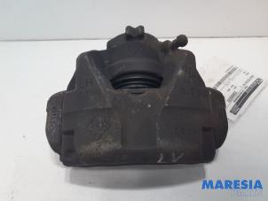 Used Front brake calliper, left Renault Captur (2R) 1.2 TCE 16V EDC Price € 25,00 Margin scheme offered by Maresia Parts