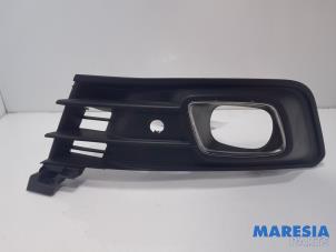 Gebrauchte Abdeckplatte Nebelscheinwerfer links Renault Captur (2R) 1.2 TCE 16V EDC Preis € 45,00 Margenregelung angeboten von Maresia Parts