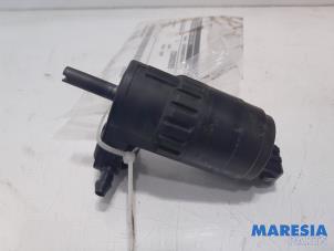 Used Windscreen washer pump Alfa Romeo 159 Sportwagon (939BX) 3.2 JTS V6 24V Q4 Price € 15,00 Margin scheme offered by Maresia Parts
