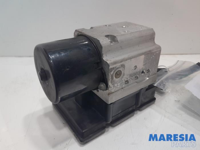 Usagé Bloc ABS Alfa Romeo 159 Sportwagon (939BX) 3.2 JTS V6 24V Q4 Prix € 157,50 Règlement à la marge proposé par Maresia Parts