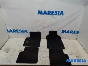 Usagé Tapis de sol Fiat 500 (312) 1.2 69 Prix € 35,00 Règlement à la marge proposé par Maresia Parts