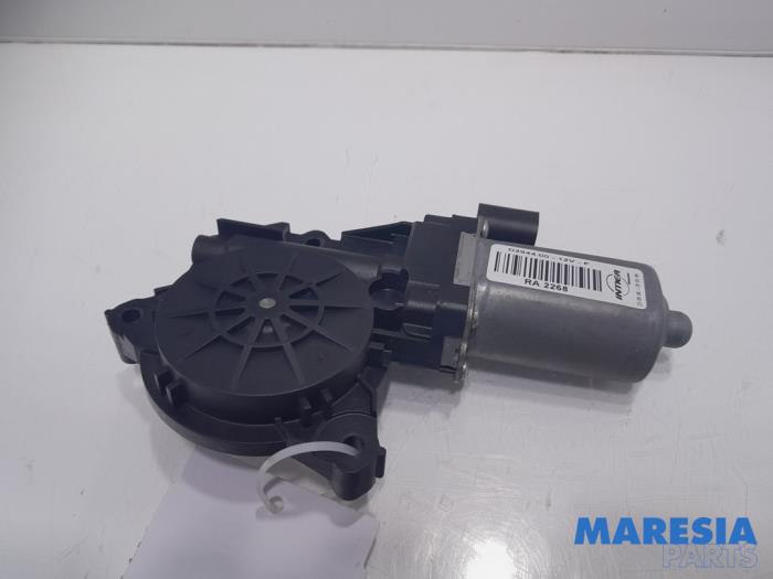 Używane Silnik szyberdachu Alfa Romeo 159 Sportwagon (939BX) 3.2 JTS V6 24V Q4 Cena € 110,00 Procedura marży oferowane przez Maresia Parts