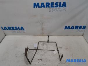 Used Spare wheel holder Peugeot Expert (G9) 2.0 HDi 120 Price € 54,45 Inclusive VAT offered by Maresia Parts