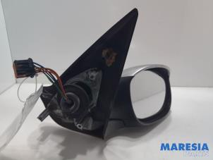 Used Wing mirror, right Peugeot 206 CC (2D) 1.6 16V Price € 70,00 Margin scheme offered by Maresia Parts