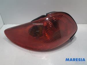 Used Taillight, left Peugeot 206 CC (2D) 1.6 16V Price € 30,00 Margin scheme offered by Maresia Parts