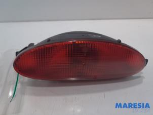 Używane Tylne swiatlo przeciwmgielne Peugeot 206 CC (2D) 1.6 16V Cena € 9,99 Procedura marży oferowane przez Maresia Parts