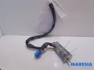 Used Ignition lock + key Peugeot 206 CC (2D) 1.6 16V Price € 30,00 Margin scheme offered by Maresia Parts
