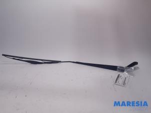 Usagé Bras essuie-glace avant Peugeot 206 CC (2D) 1.6 16V Prix € 10,00 Règlement à la marge proposé par Maresia Parts