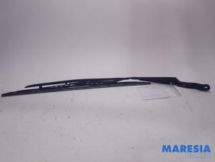 Used Front wiper arm Peugeot 206 CC (2D) 1.6 16V Price € 10,00 Margin scheme offered by Maresia Parts