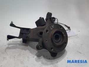 Used Knuckle, front left Peugeot 206 CC (2D) 1.6 16V Price € 35,00 Margin scheme offered by Maresia Parts