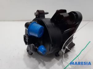 Usagé Boîtier de filtre carburant Opel Vivaro 2.0 CDTI 122 Prix € 54,45 Prix TTC proposé par Maresia Parts