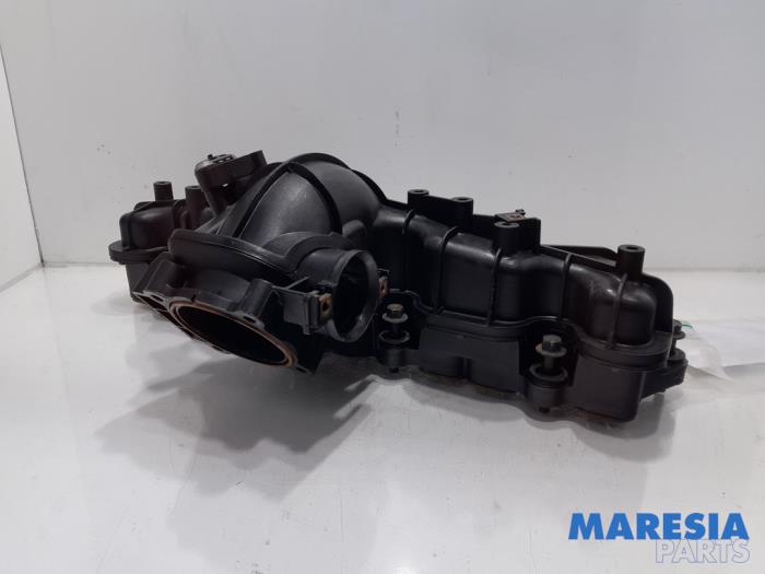 Używane Kolektor dolotowy Ford Transit 2.2 TDCi 16V Cena € 127,05 Z VAT oferowane przez Maresia Parts