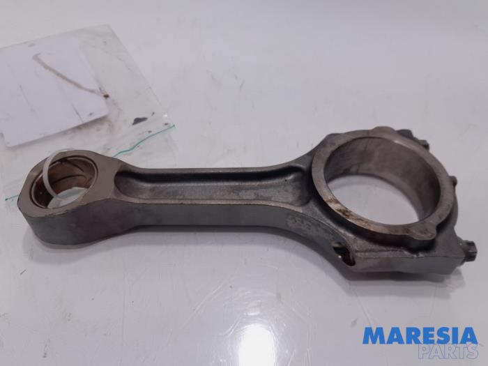 Usagé Bielle Ford Transit 2.2 TDCi 16V Prix € 30,25 Prix TTC proposé par Maresia Parts