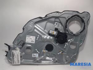 Używane Mechanizm szyby prawej tylnej wersja 4-drzwiowa Alfa Romeo 159 Sportwagon (939BX) 3.2 JTS V6 24V Q4 Cena € 50,00 Procedura marży oferowane przez Maresia Parts