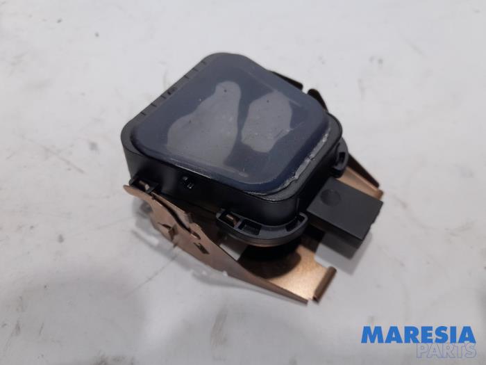 Begagnade Regnsensor Peugeot 208 I (CA/CC/CK/CL) 1.6 e-HDi FAP Pris € 20,00 Marginaltabell erbjuds av Maresia Parts