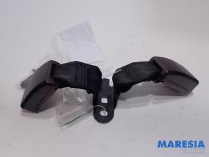 Usagé Attache ceinture arrière central Peugeot 208 I (CA/CC/CK/CL) 1.6 e-HDi FAP Prix € 19,00 Règlement à la marge proposé par Maresia Parts
