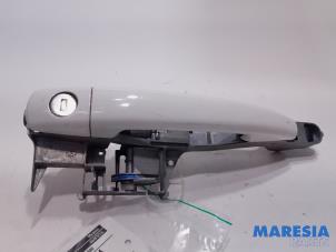 Used Door handle 4-door, front left Peugeot 208 I (CA/CC/CK/CL) 1.6 e-HDi FAP Price € 25,00 Margin scheme offered by Maresia Parts