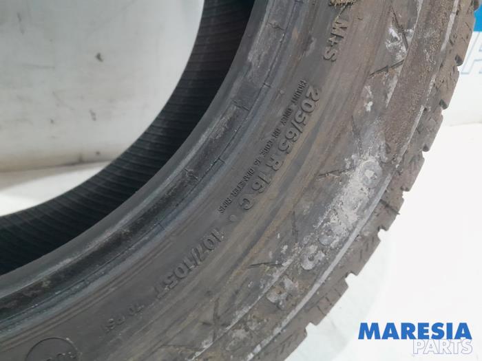 Winter tyre from a Peugeot Expert (G9) 2.0 HDi 120