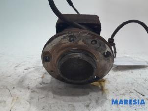 Used Rear hub Peugeot Expert (G9) 2.0 HDi 120 Price € 60,44 Inclusive VAT offered by Maresia Parts
