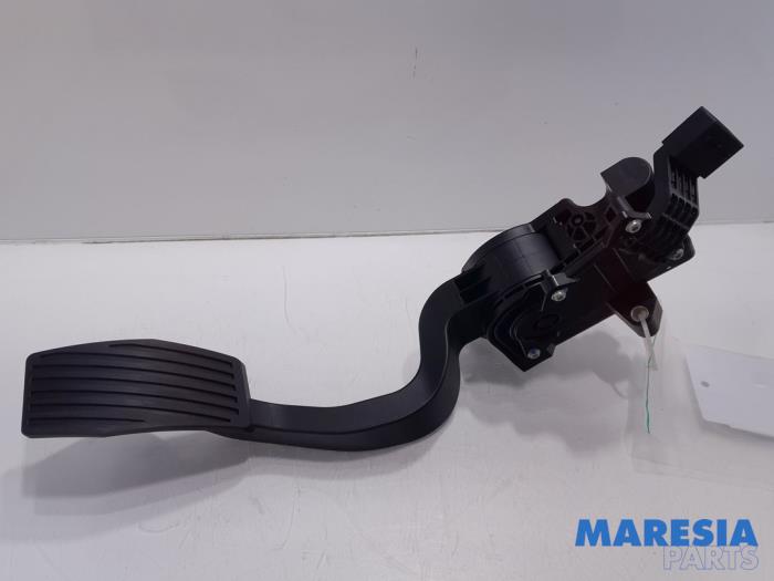 Begagnade Gaspedalsensor Fiat Doblo Cargo (263) 1.3 MJ 16V Euro 4 Pris € 48,40 Inklusive moms erbjuds av Maresia Parts