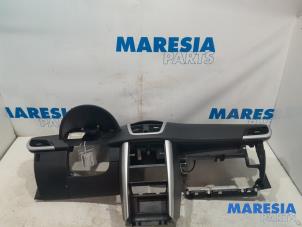 Usagé Tableau de bord Peugeot 207 SW (WE/WU) 1.4 16V Vti Prix € 199,50 Règlement à la marge proposé par Maresia Parts