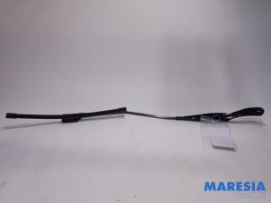 Used Front wiper arm Fiat Doblo Cargo (263) 1.3 MJ 16V Euro 4 Price € 24,20 Inclusive VAT offered by Maresia Parts