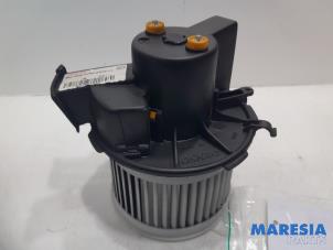 Używane Silnik wentylatora nagrzewnicy Fiat 500C (312) 1.2 69 Cena € 25,00 Procedura marży oferowane przez Maresia Parts