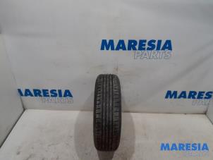 Używane Opona Fiat Doblo Cargo (263) 1.3 MJ 16V Euro 4 Cena € 30,25 Z VAT oferowane przez Maresia Parts