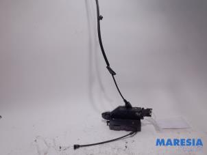 Used Front door lock mechanism 4-door, right Peugeot 207 SW (WE/WU) 1.4 16V Vti Price € 25,00 Margin scheme offered by Maresia Parts