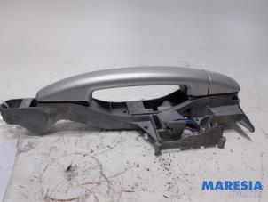 Used Front door handle 4-door, right Peugeot 207 SW (WE/WU) 1.4 16V Vti Price € 25,00 Margin scheme offered by Maresia Parts