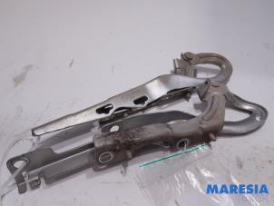 Used Bonnet Hinge Peugeot 207 SW (WE/WU) 1.4 16V Vti Price € 20,00 Margin scheme offered by Maresia Parts