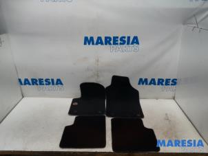 Usagé Tapis de sol Fiat 500C (312) 1.2 69 Prix € 45,00 Règlement à la marge proposé par Maresia Parts