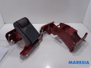 Used Rear door hinge, left Fiat Scudo (270) 1.6 D Multijet Price € 60,50 Inclusive VAT offered by Maresia Parts