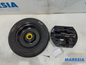Usados Juego de gato y rueda de repuesto Citroen C3 (SC) 1.6 16V VTi 120 Precio € 105,00 Norma de margen ofrecido por Maresia Parts