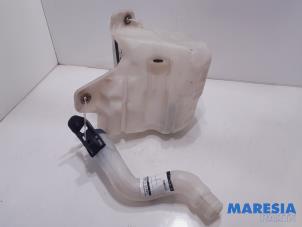Used Front windscreen washer reservoir Alfa Romeo MiTo (955) 1.4 Turbo 16V Multi Air Price € 20,00 Margin scheme offered by Maresia Parts